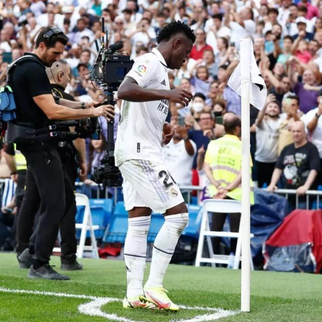 马德里德比火药味升级 维尼修斯为何受到网暴？