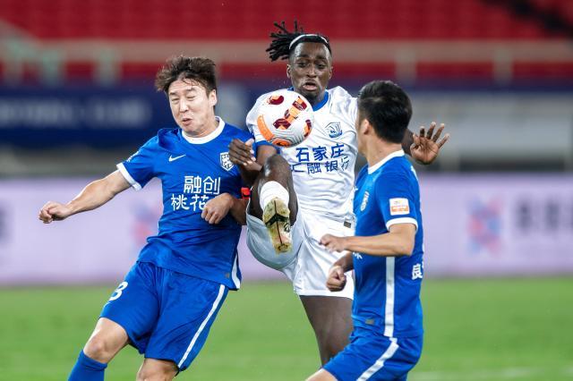 赛季首败单外援三镇轰然倒下 争冠悬念又回归? 2 赛季首败单外援三镇轰然倒下 争冠悬念又回归?