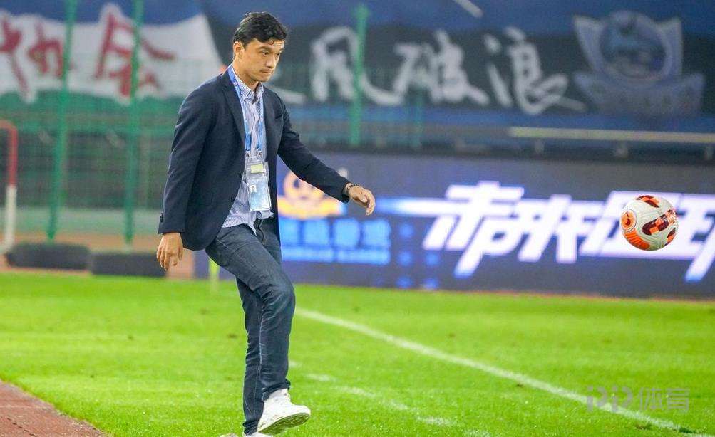 女球迷就喜欢谢晖这种有魅力的男人 他让大连足球"倒退"20年 2 女球迷就喜欢谢晖这种有魅力的男人 他让大连足球"倒退"20年