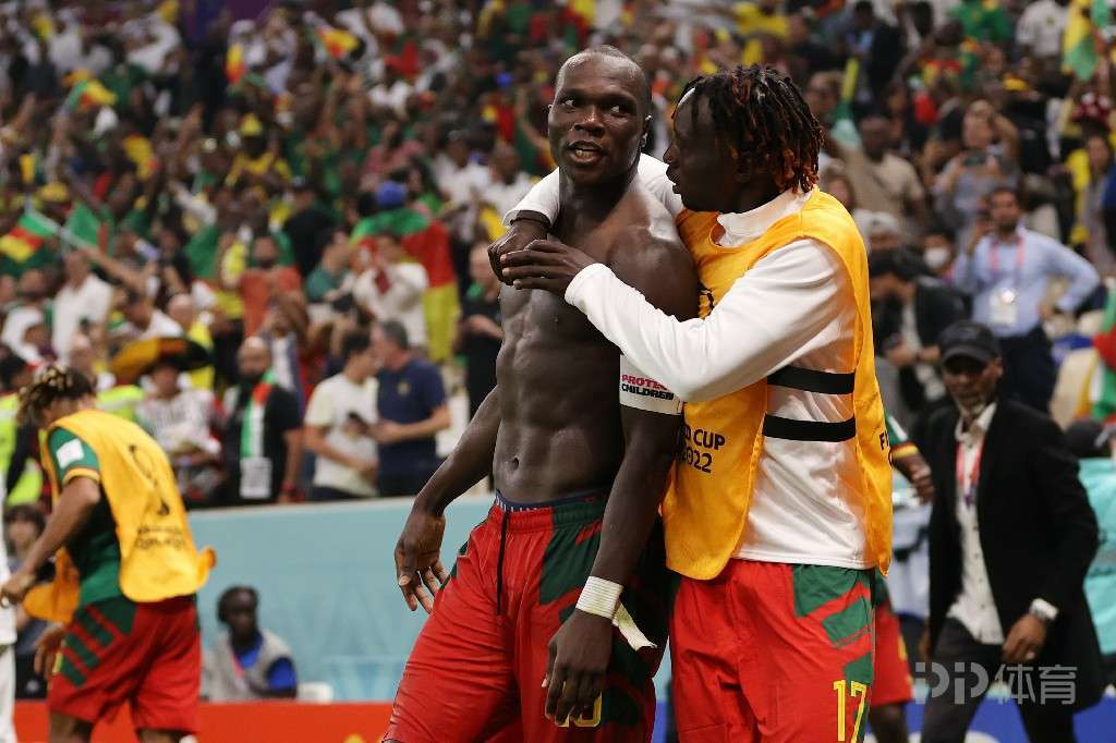 世界杯-巴西0-1喀麦隆仍头名出线 阿布巴卡尔头球绝杀 7 世界杯-巴西0-1喀麦隆仍头名出线 阿布巴卡尔头球绝杀
