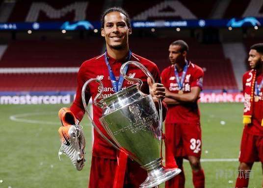 卡拉格范戴克、萨拉赫已保持巅峰状态近五年 本赛季慢热是正常现象