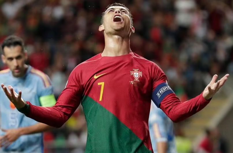 葡萄牙队让罗纳尔多担任封面人物